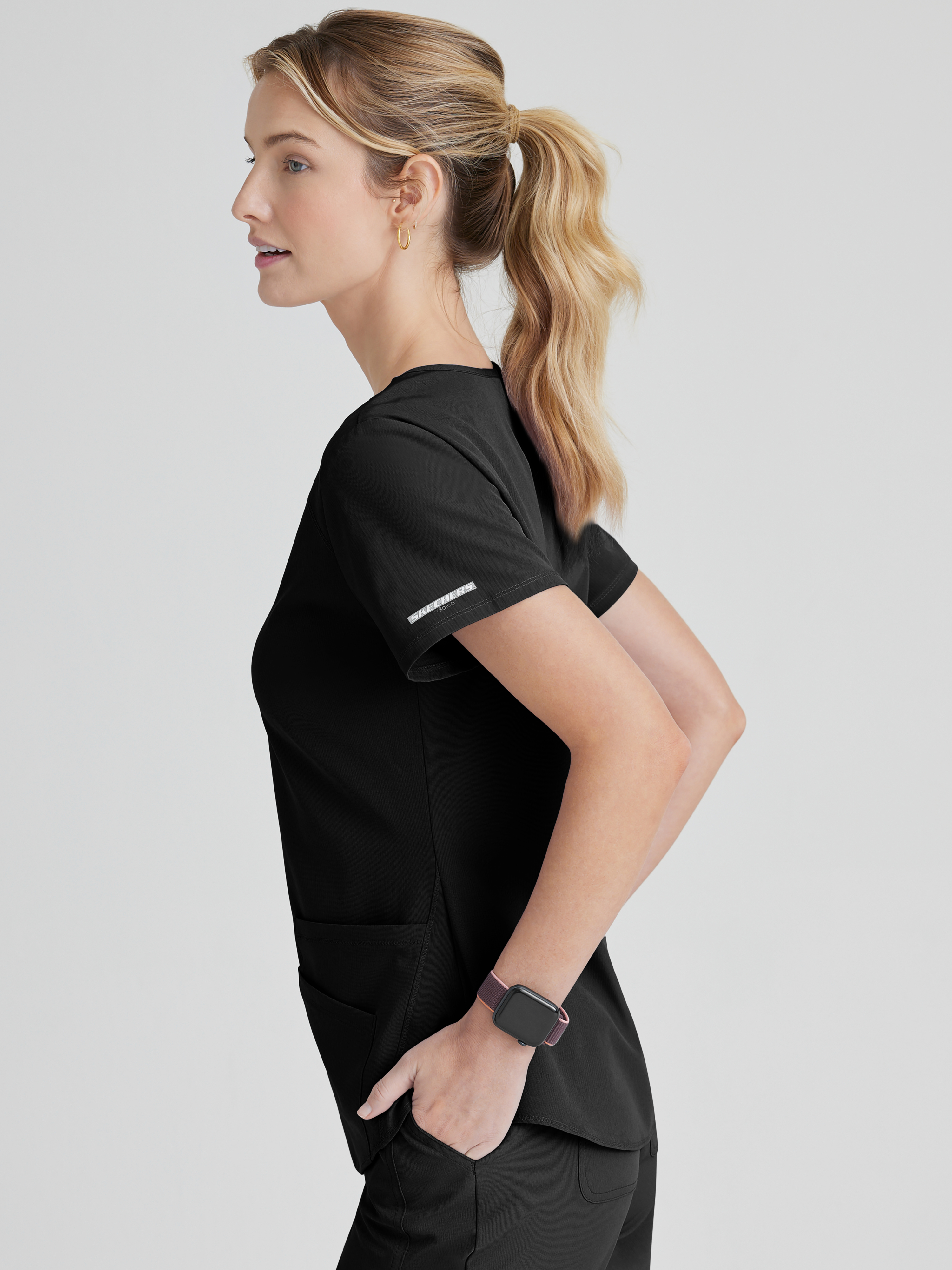 Breeze 3-Pocket Curved V-Neck Scrub Top Skechers™ by Barco