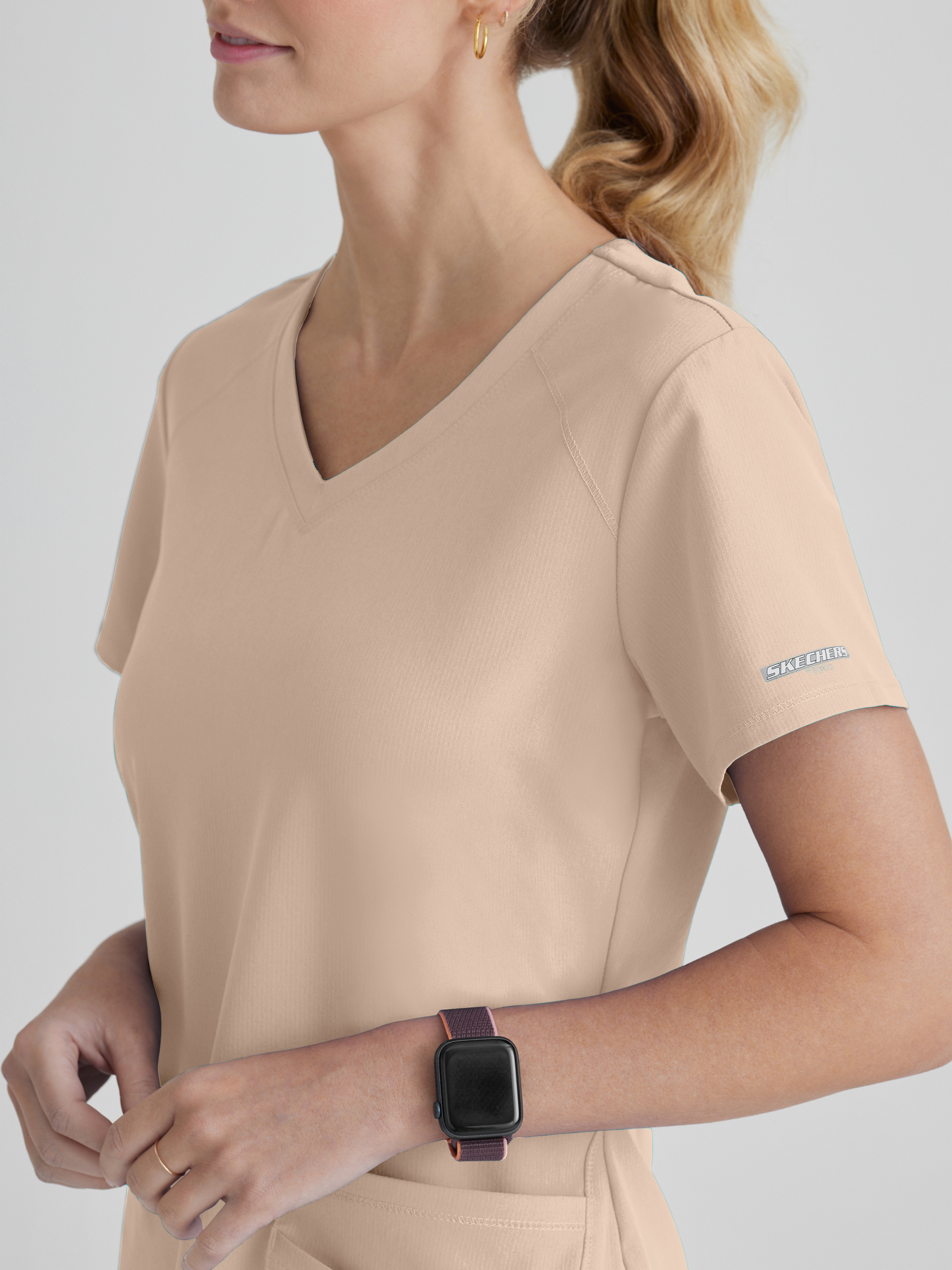 Breeze 3-Pocket Curved V-Neck Scrub Top Skechers™ by Barco
