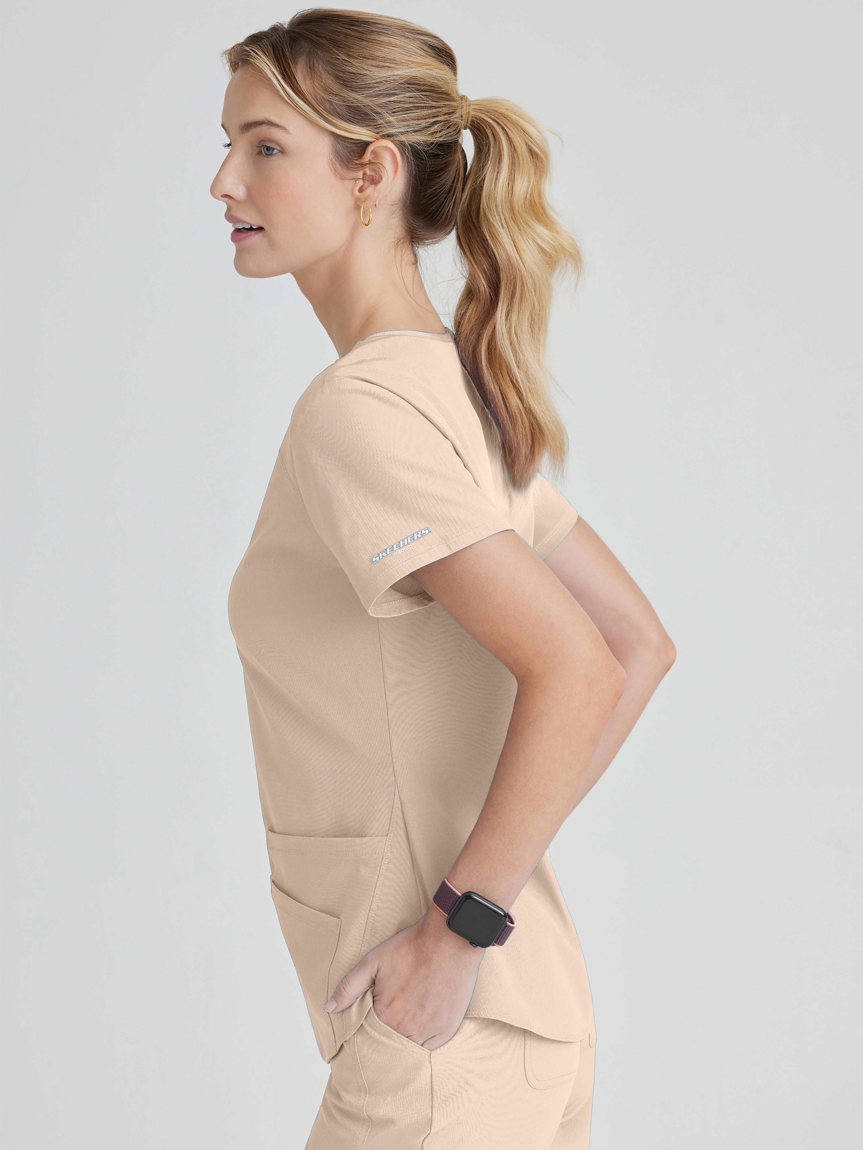 Breeze 3-Pocket Curved V-Neck Scrub Top Skechers™ by Barco