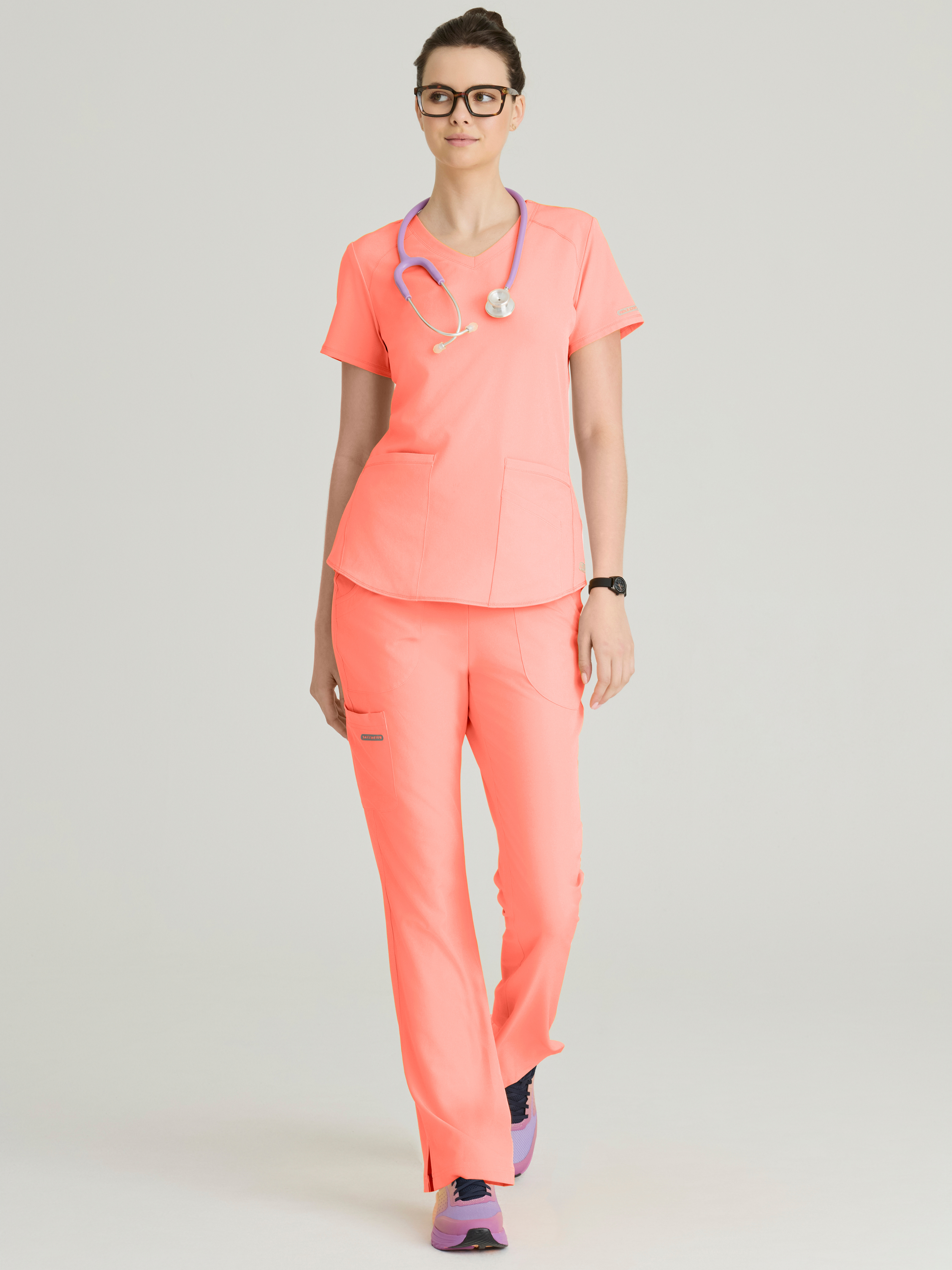 Breeze 3-Pocket Curved V-Neck Scrub Top Skechers™ by Barco