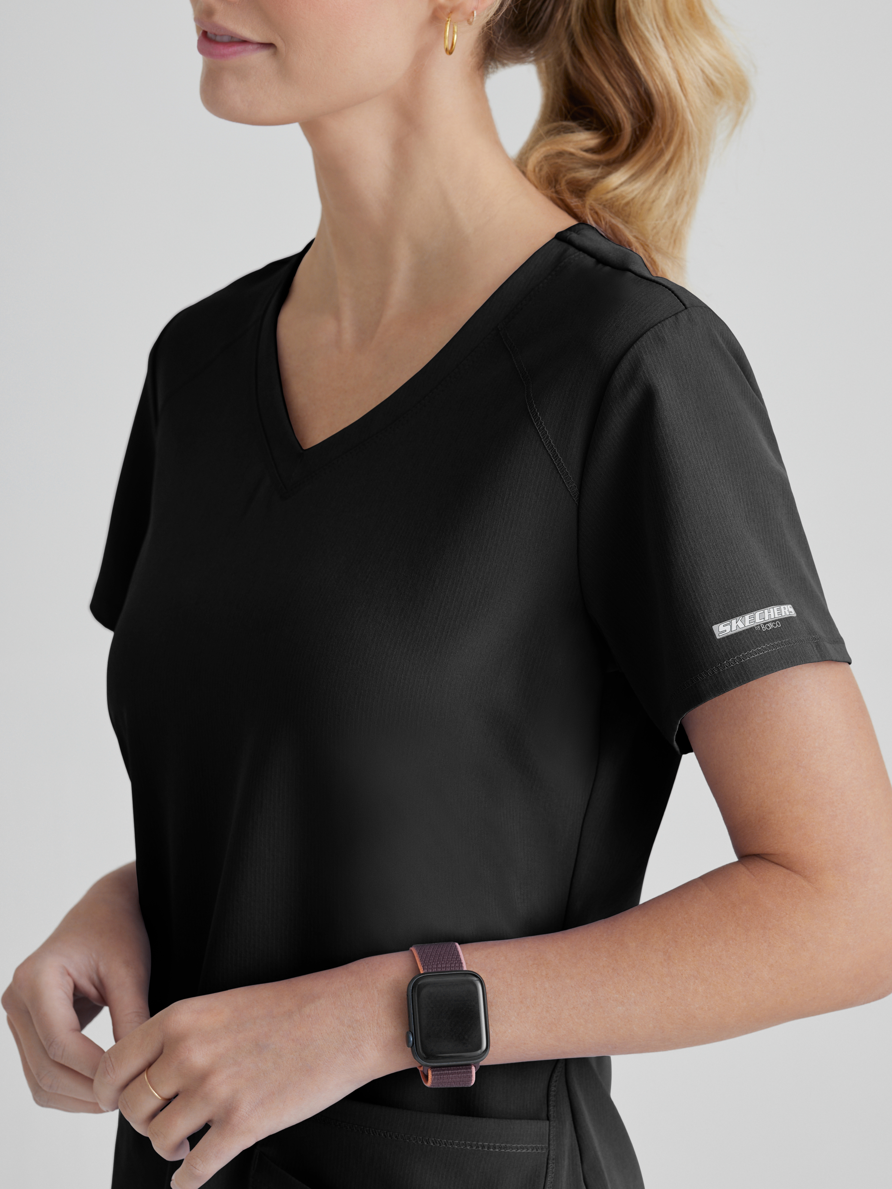 Breeze 3-Pocket Curved V-Neck Scrub Top Skechers™ by Barco